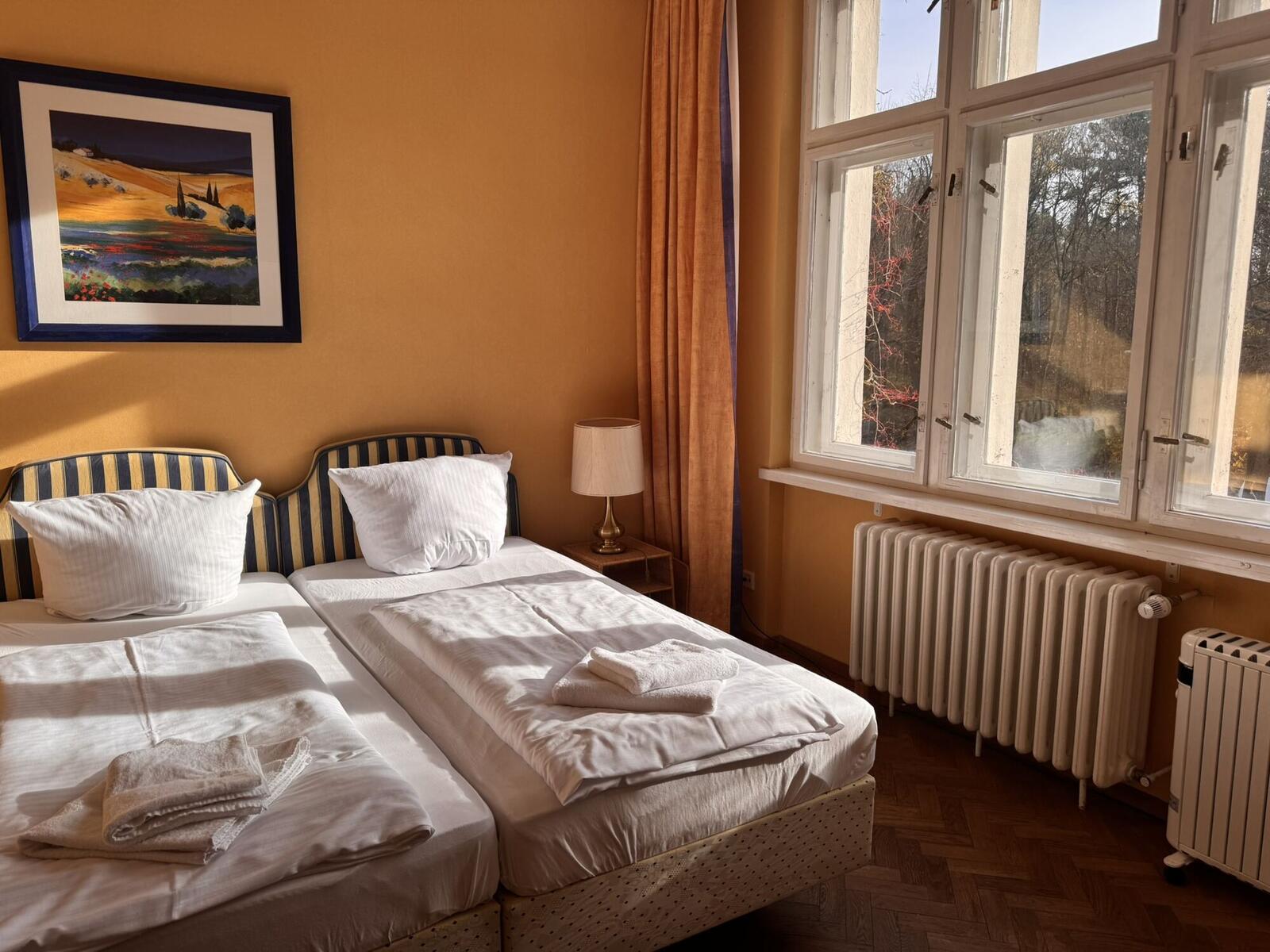 Doppelzimmer Straßenblick